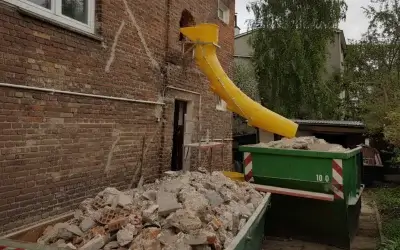 Bezpieczna praca z zsypami na gruz: 7 zasad, które musisz znać